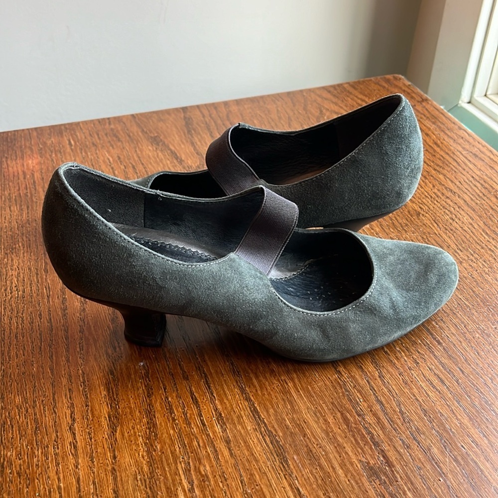 Clarks Artisan ActiveAir Mary Jane style size 7 M forest green
